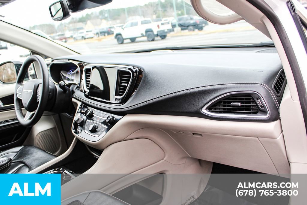 Used 2023 Chrysler Pacifica Limited image 27