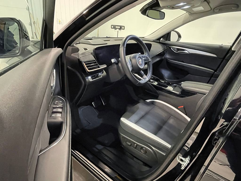 Used 2025 Buick Envision Sport Touring image 17