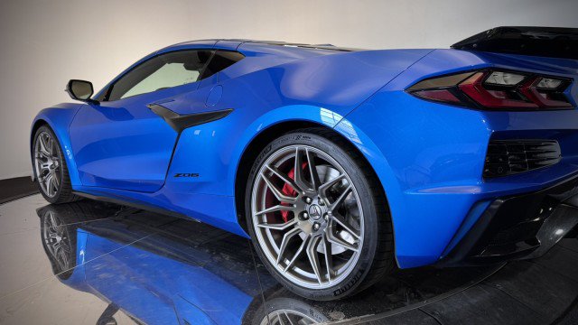 Used 2024 Chevrolet Corvette Z06 w/ Stealth Interior Trim Package RWD image 27