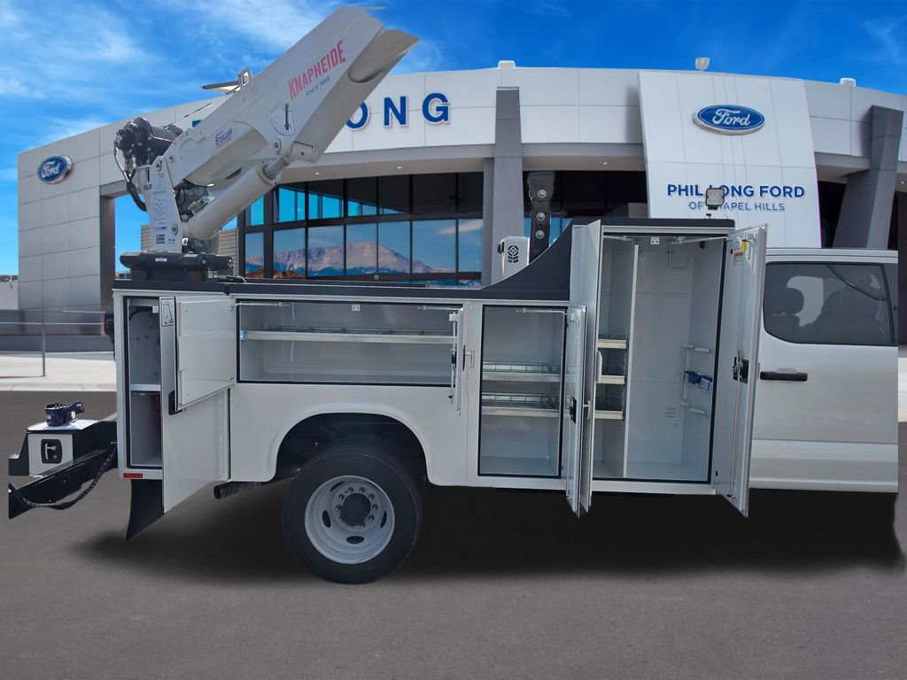 New 2026 Ford F550 4x4 Crew Cab image 3