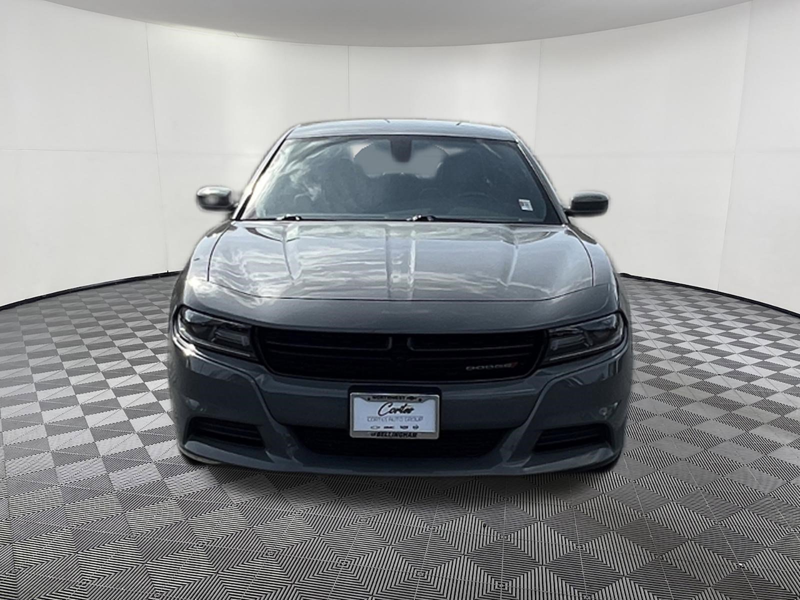 Used 2019 Dodge Charger SXT w/ Leather Interior Group RWD image 2