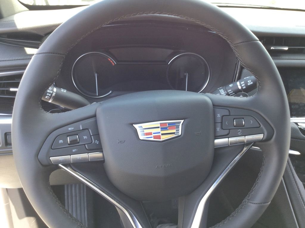 New 2025 Cadillac XT6 Luxury image 25