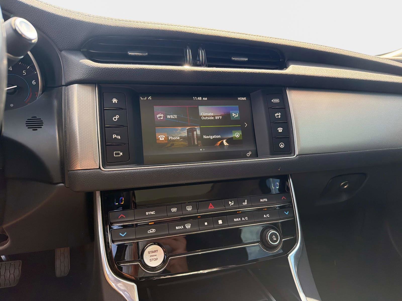 Used 2018 Jaguar XF Premium RWD image 22