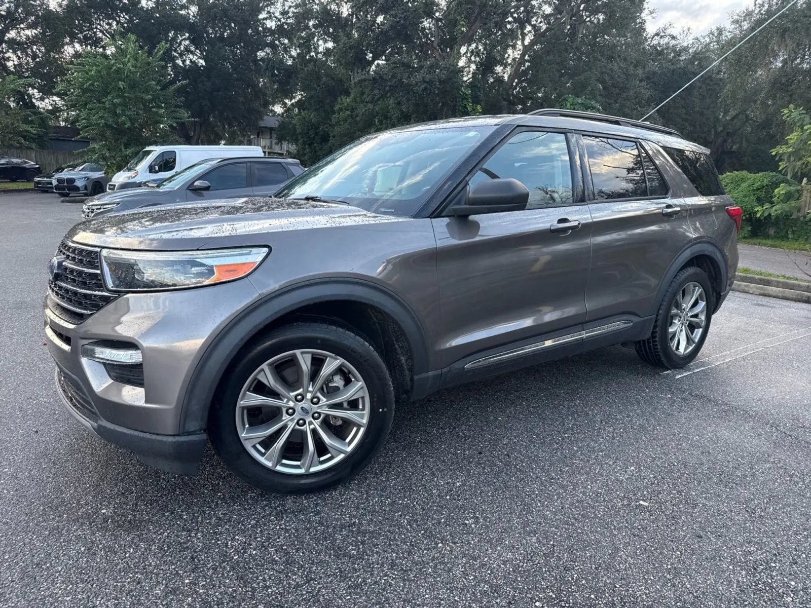Used 2021 Ford Explorer XLT w/ Equipment Group 202A RWD image 4