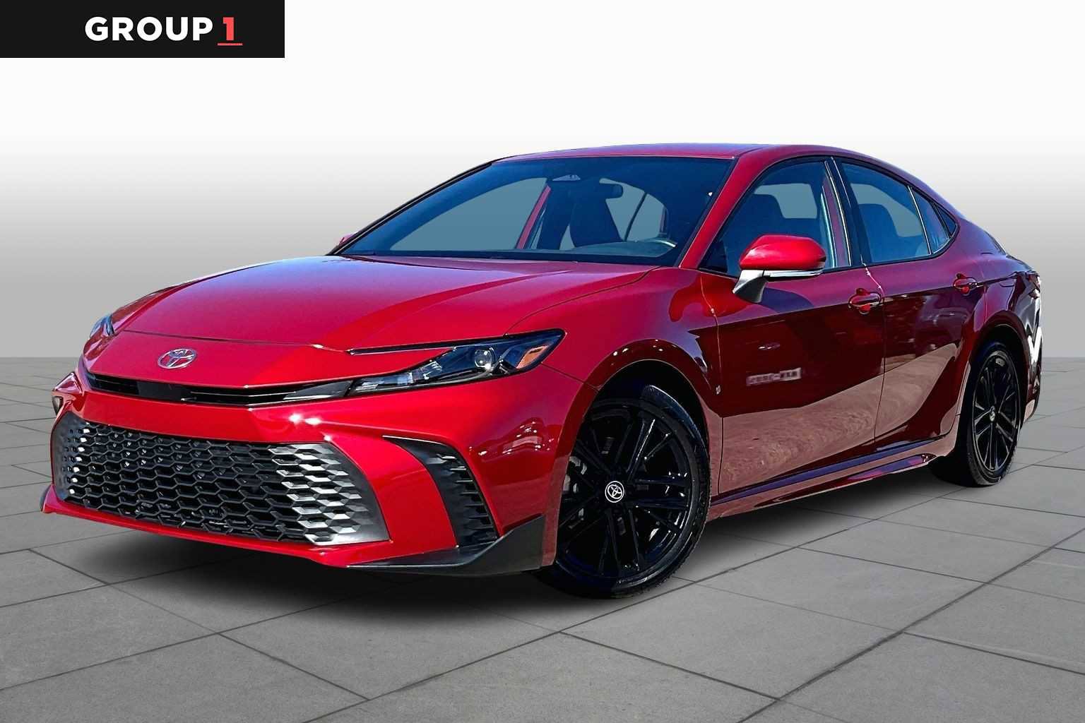 Used 2025 Toyota Camry SE image 1