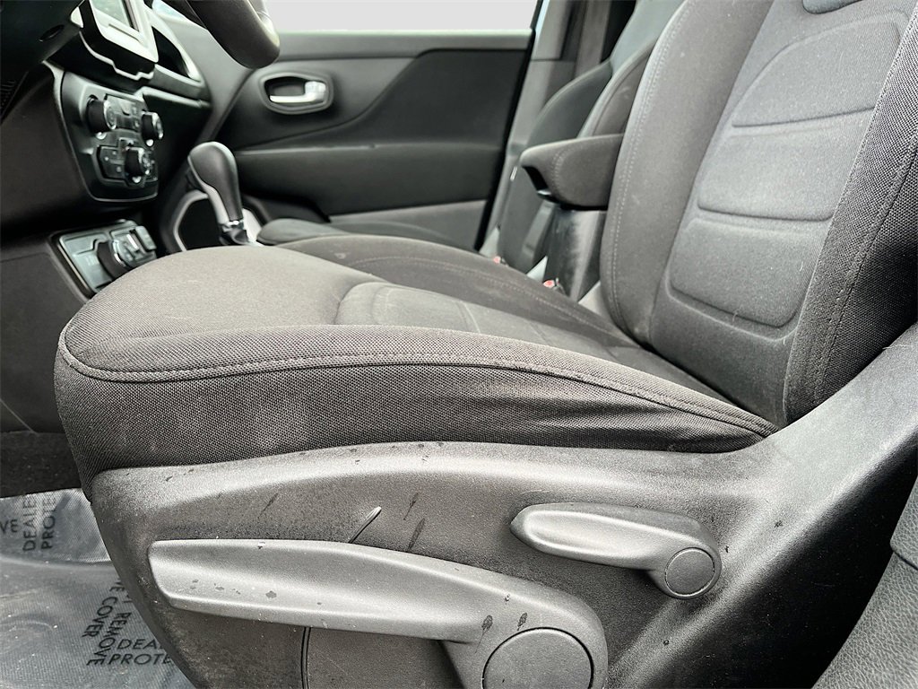 Used 2021 Jeep Renegade Latitude image 20