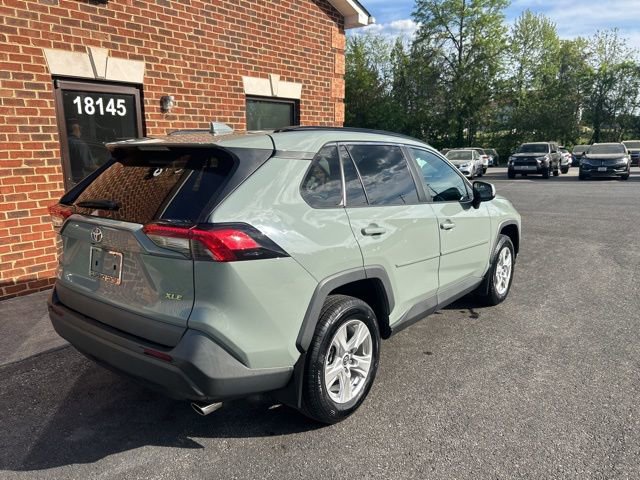 Used 2020 Toyota RAV4 XLE w/ Convenience Package FWD image 4