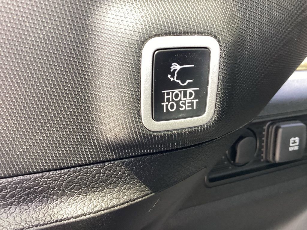 Used 2025 Jeep Grand Cherokee Altitude AWD/4WD image 14