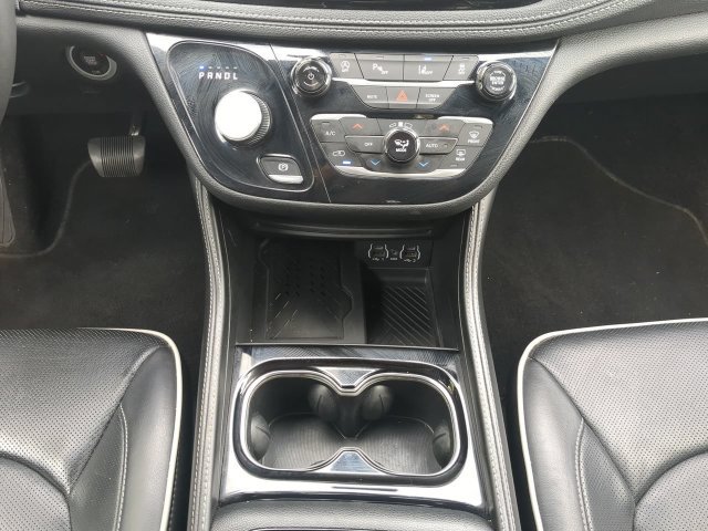 Used 2025 Chrysler Pacifica Limited FWD image 22