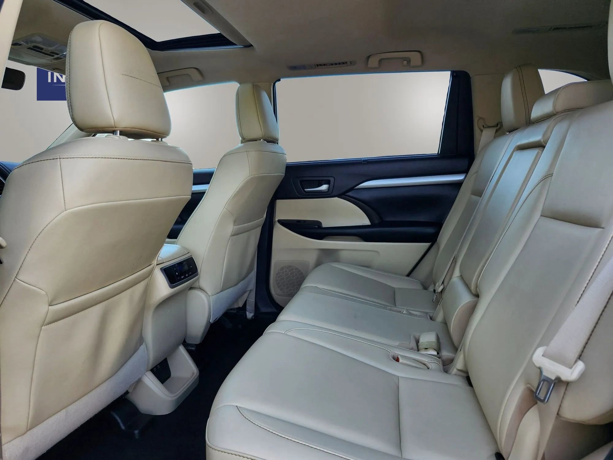 Used 2019 Toyota Highlander XLE AWD/4WD image 27