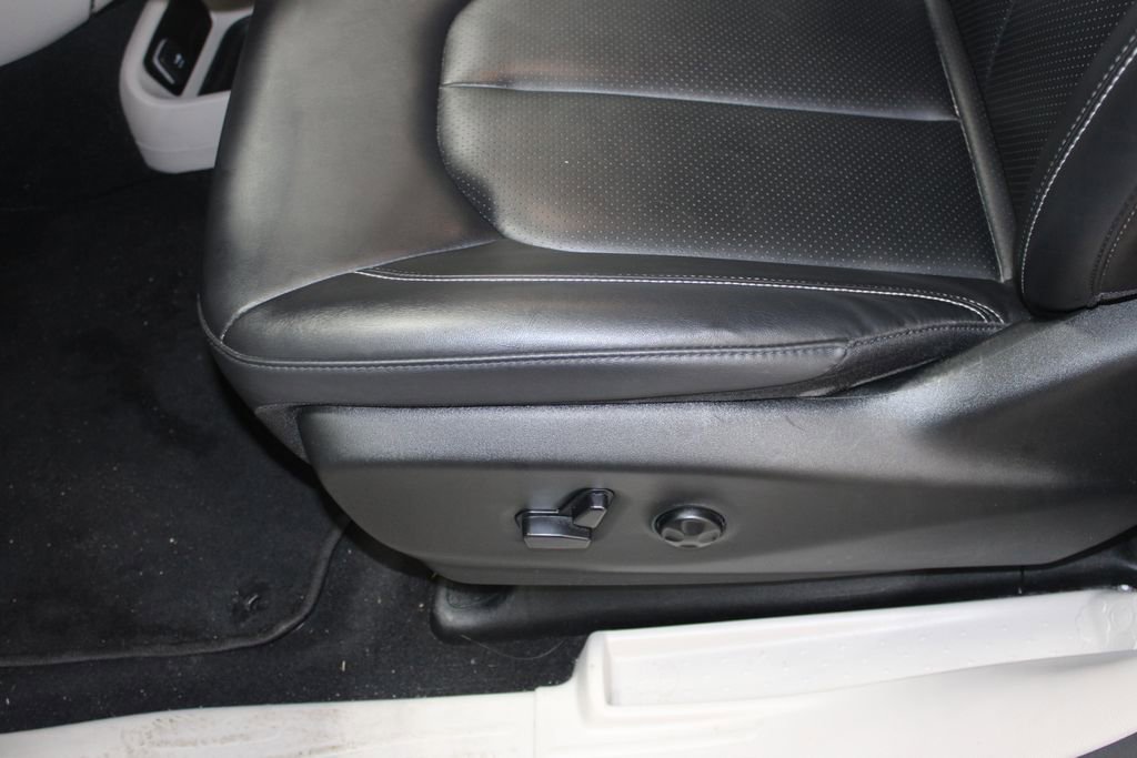 Used 2024 Chrysler Pacifica Touring-L image 34