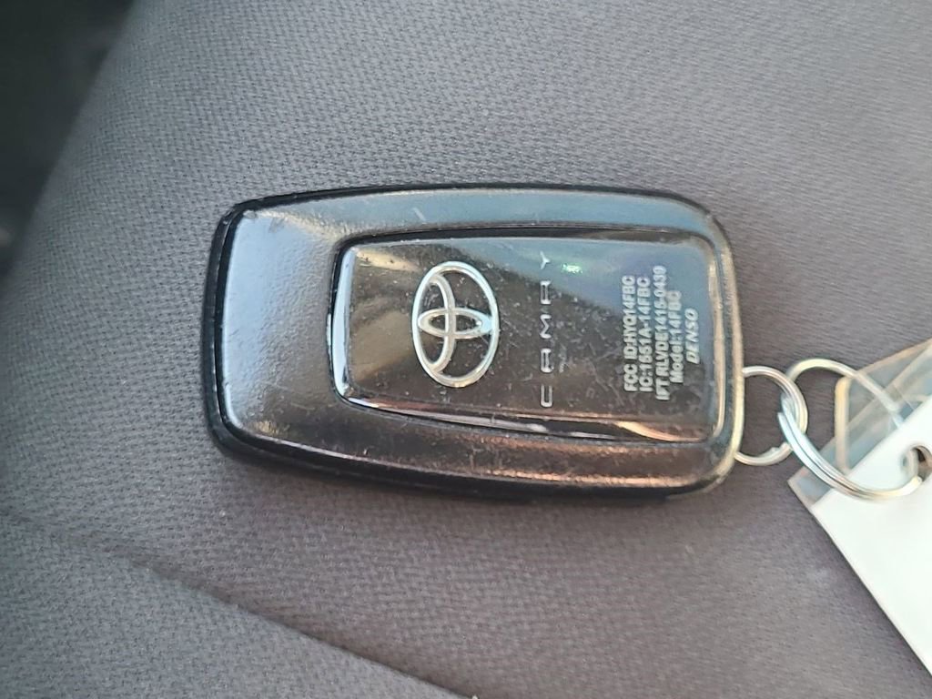 Used 2019 Toyota Camry LE image 36