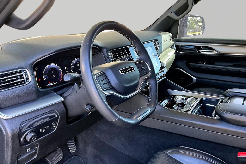 Used 2024 Jeep Wagoneer Series II AWD/4WD image 17