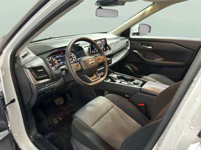 Certified 2025 Nissan Rogue SV image 12
