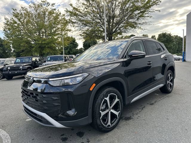 New 2025 Volkswagen Tiguan SE image 1