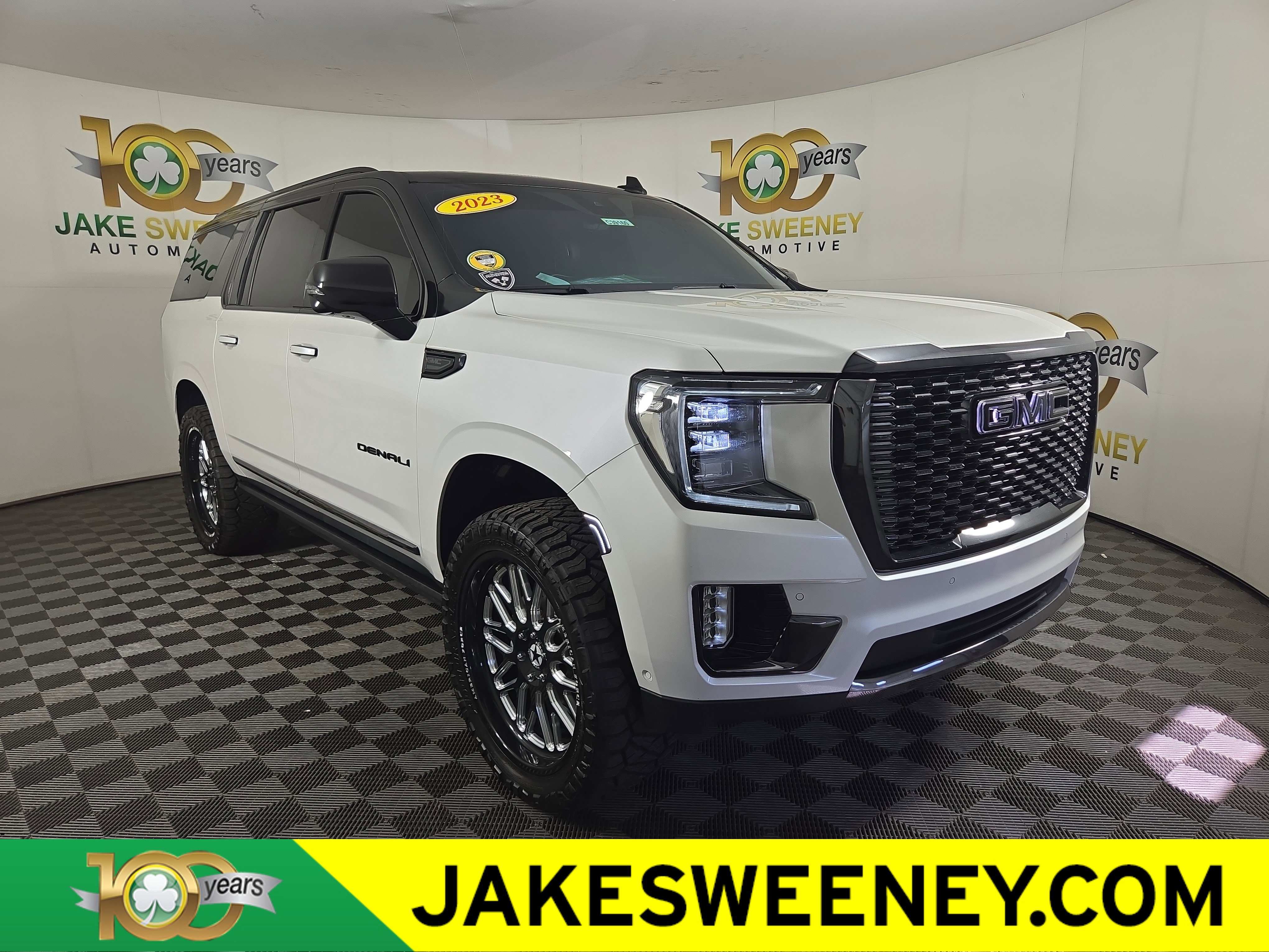 Used 2023 GMC Yukon XL Denali Ultimate AWD/4WD image 1