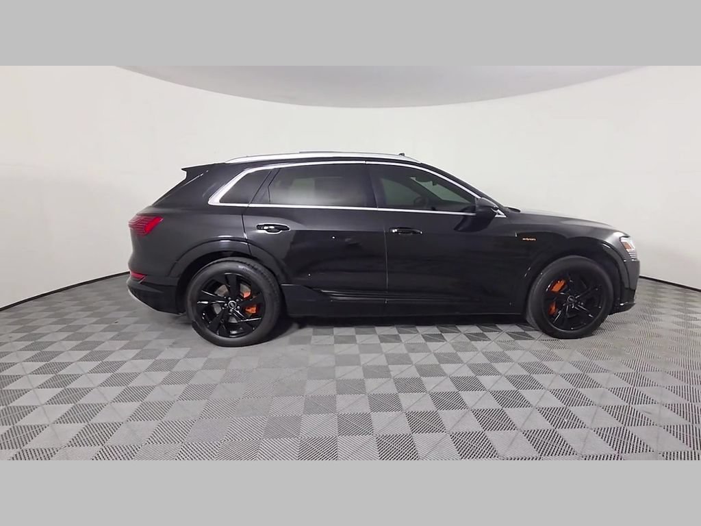 Used 2022 Audi e-tron Premium AWD/4WD image 36