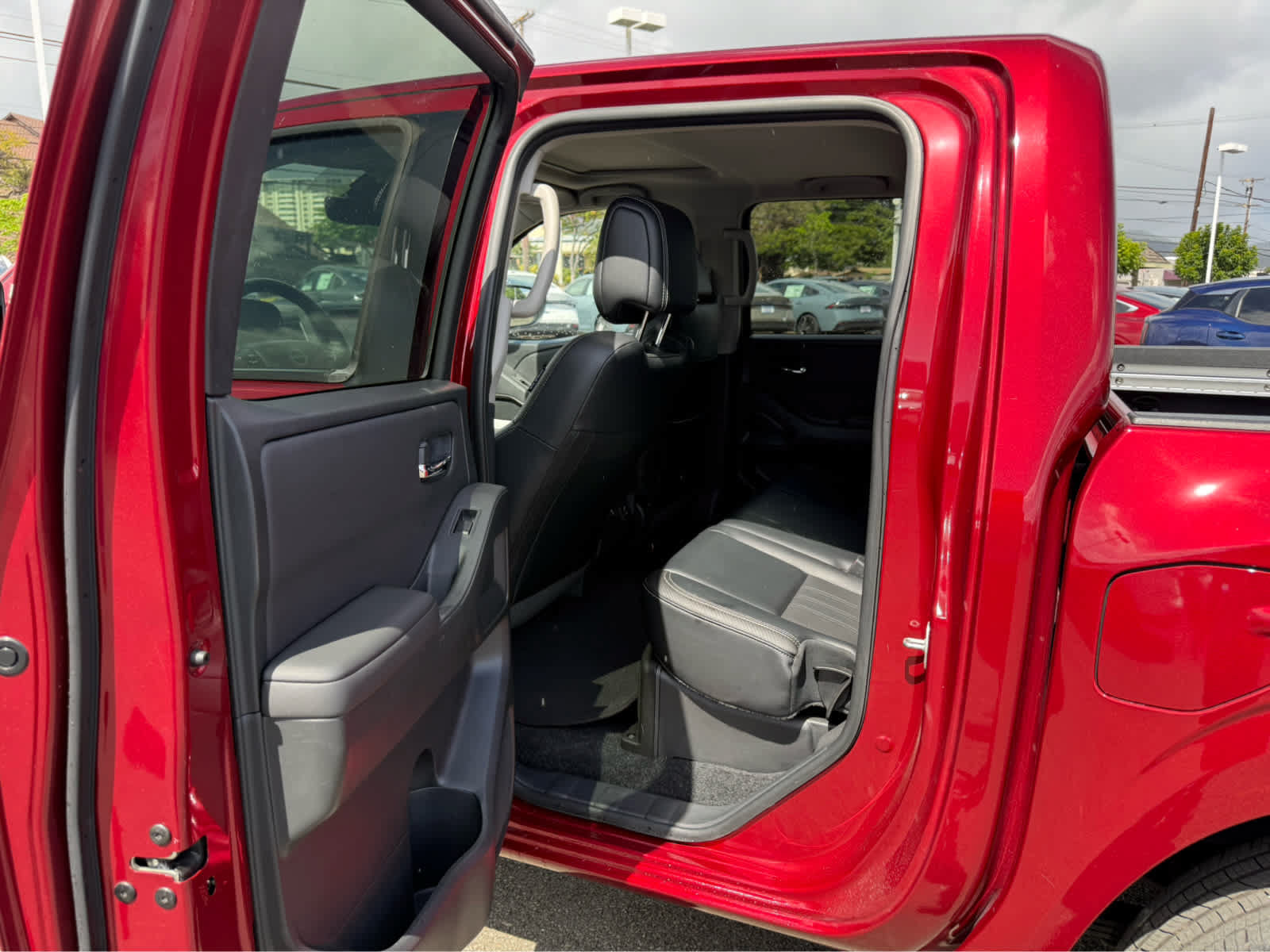 Used 2024 Nissan Frontier SL w/ Technology Package AWD/4WD image 9