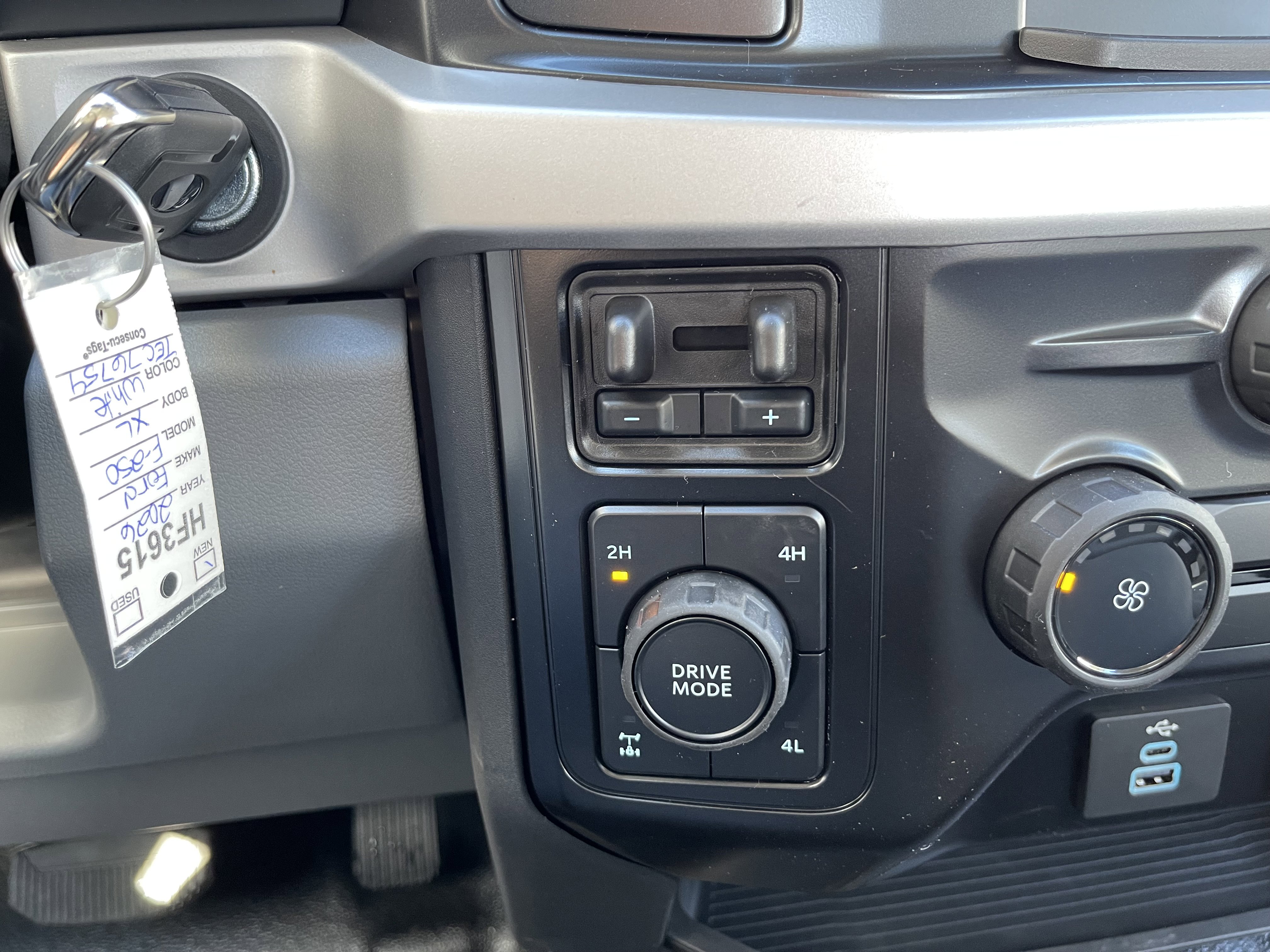 New 2026 Ford F250 XL w/ XL Chrome Package image 19