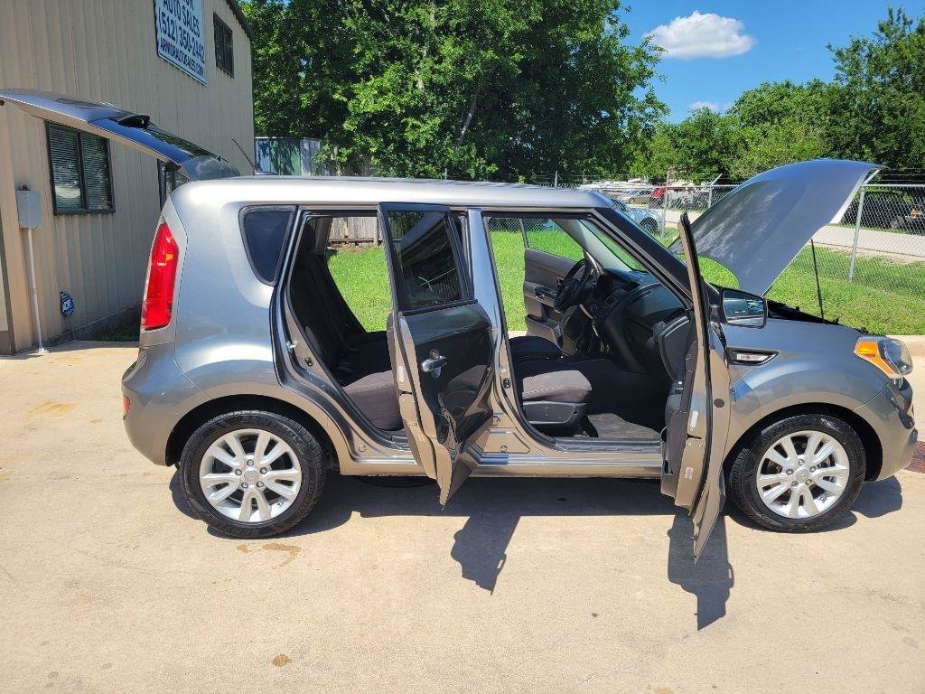 Used 2013 Kia Soul FWD image 17