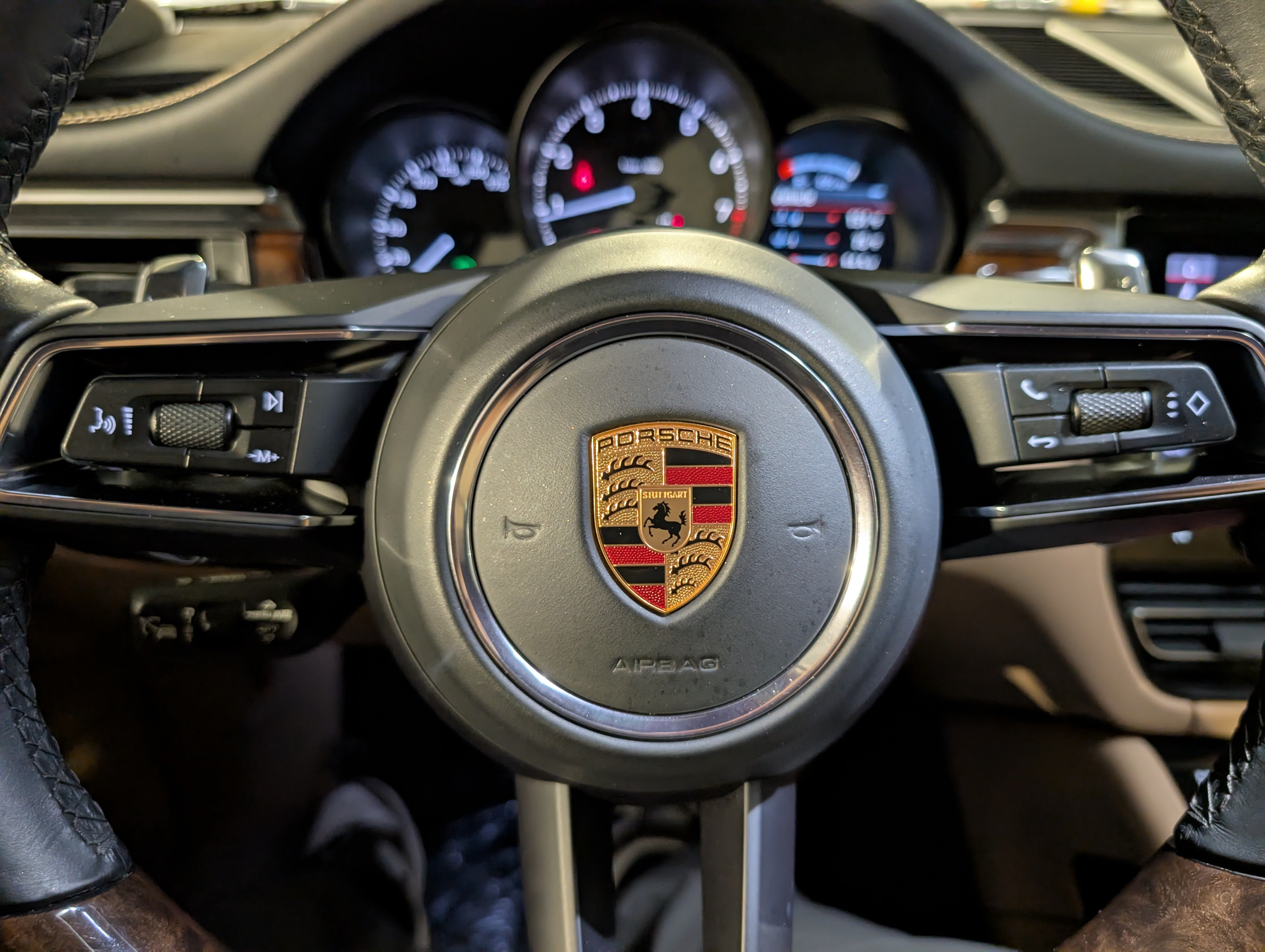 Certified 2023 Porsche Macan AWD/4WD image 28