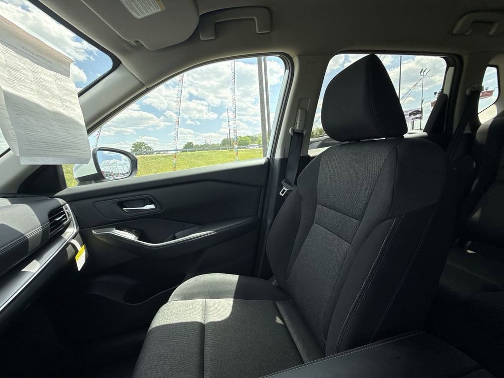 Used 2026 Nissan Rogue SV AWD/4WD image 31