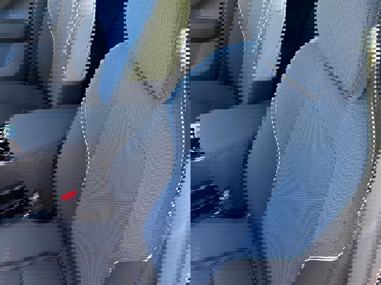 New 2026 Volvo EX30 Plus w/ Protection Package Premier image 17