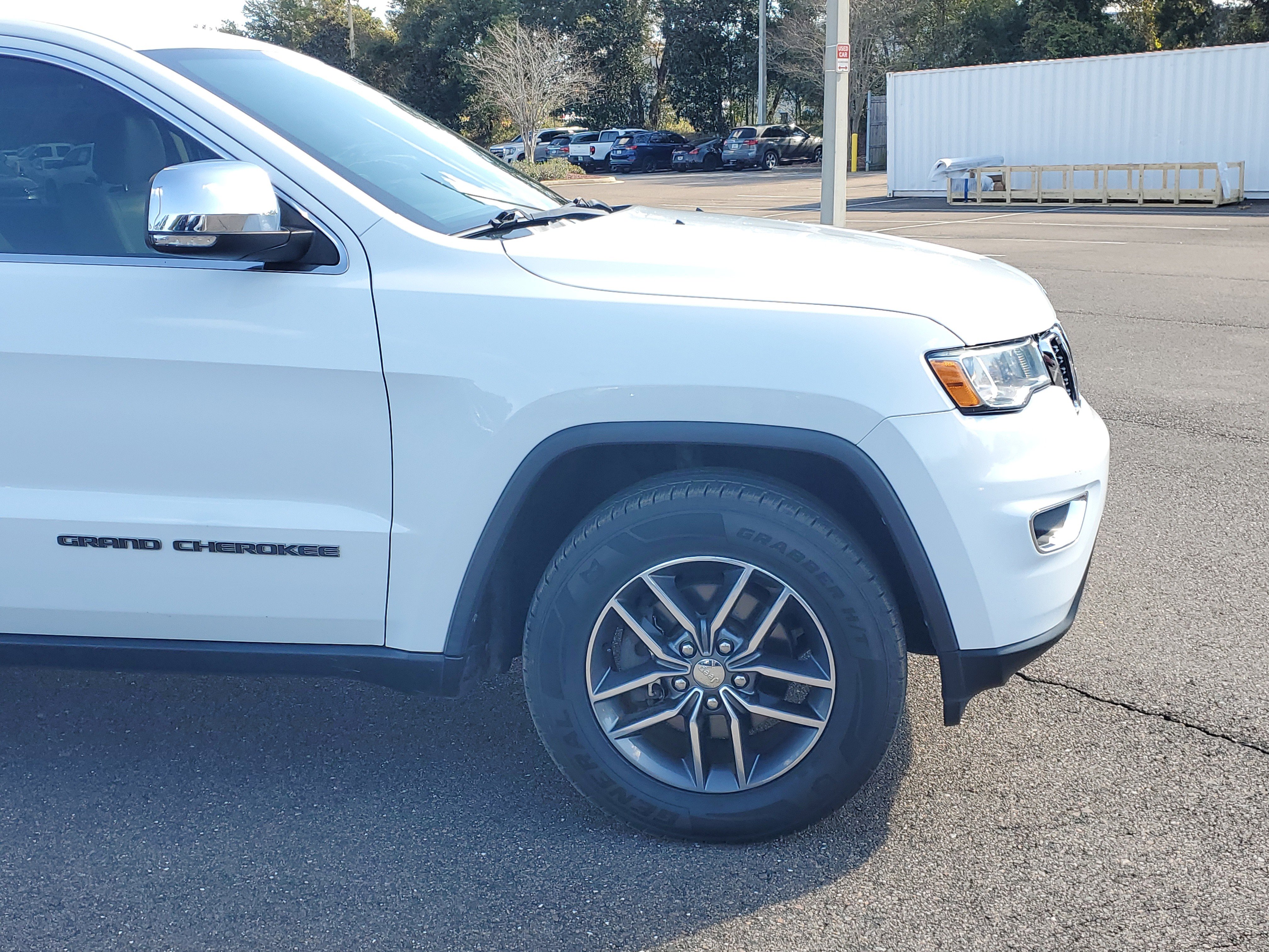Used 2017 Jeep Grand Cherokee Limited image 18