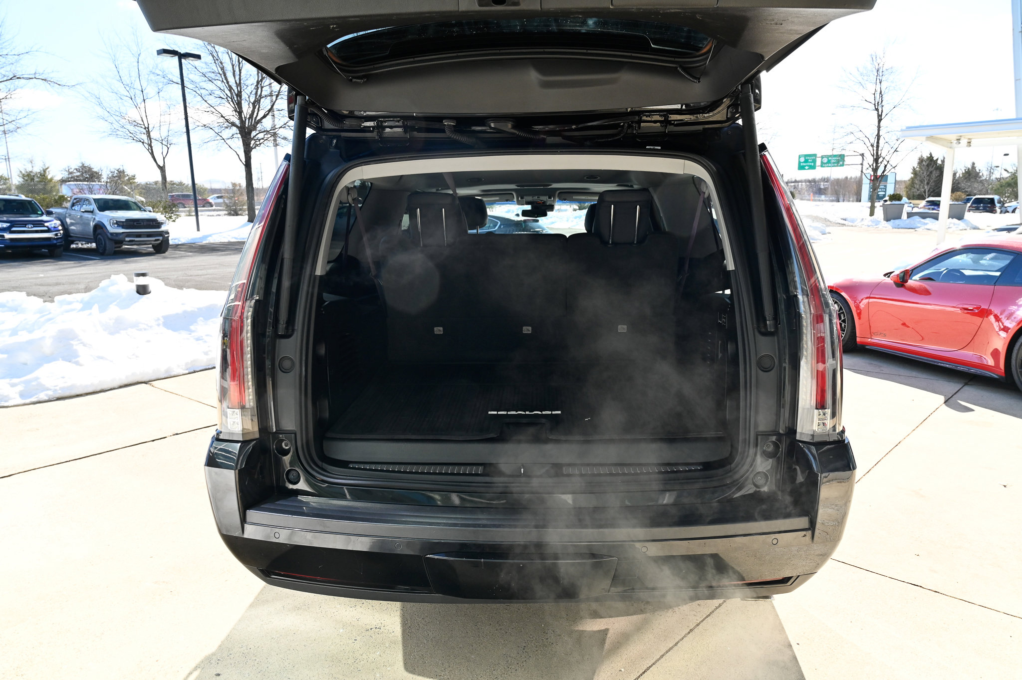 Used 2017 Cadillac Escalade ESV Luxury image 45