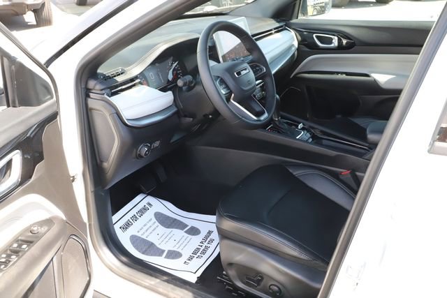 Used 2025 Jeep Compass Limited AWD/4WD image 11