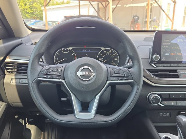 Used 2025 Nissan Altima 2.5 SV FWD image 19