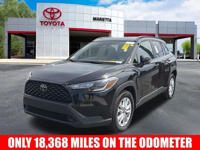 Used 2024 Toyota Corolla Cross LE w/ Moonroof Package FWD image 3