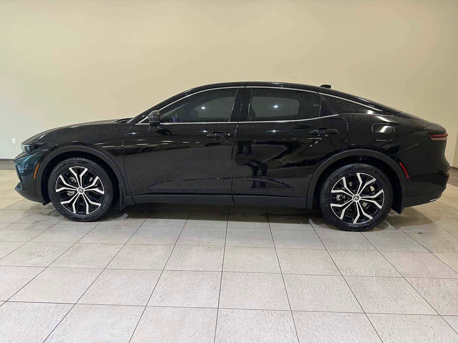 Certified 2023 Toyota Crown XLE image 3