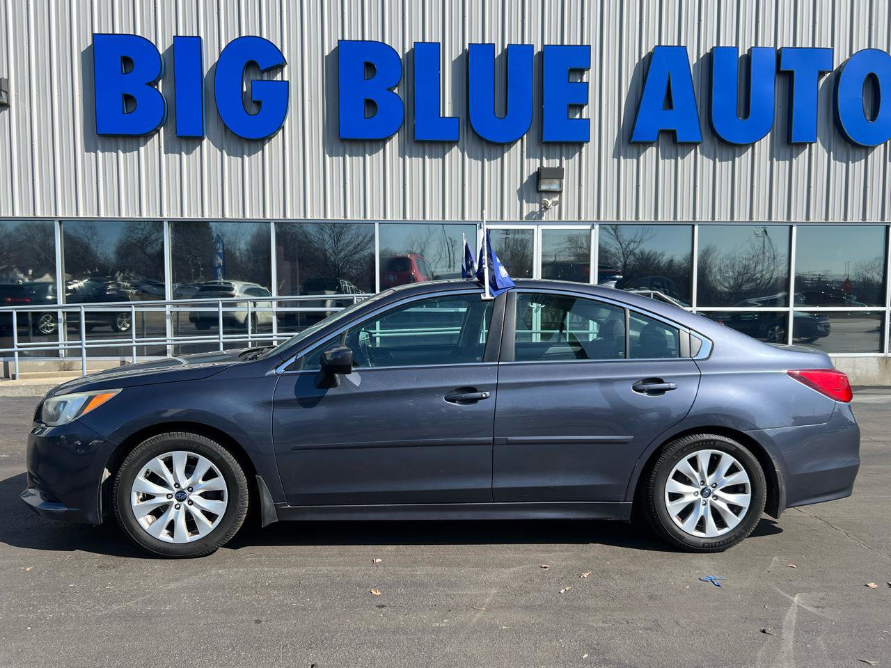 Used 2016 Subaru Legacy 2.5i Premium AWD/4WD image 2