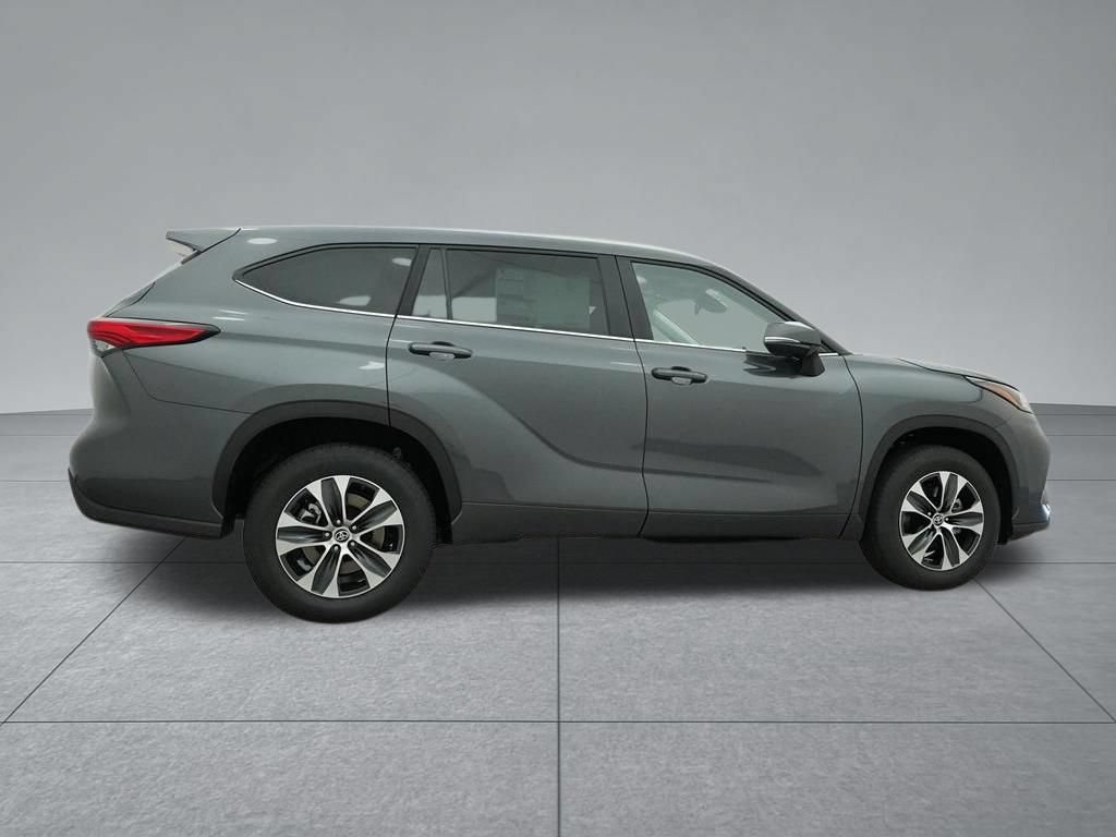 Used 2023 Toyota Highlander XLE FWD image 30