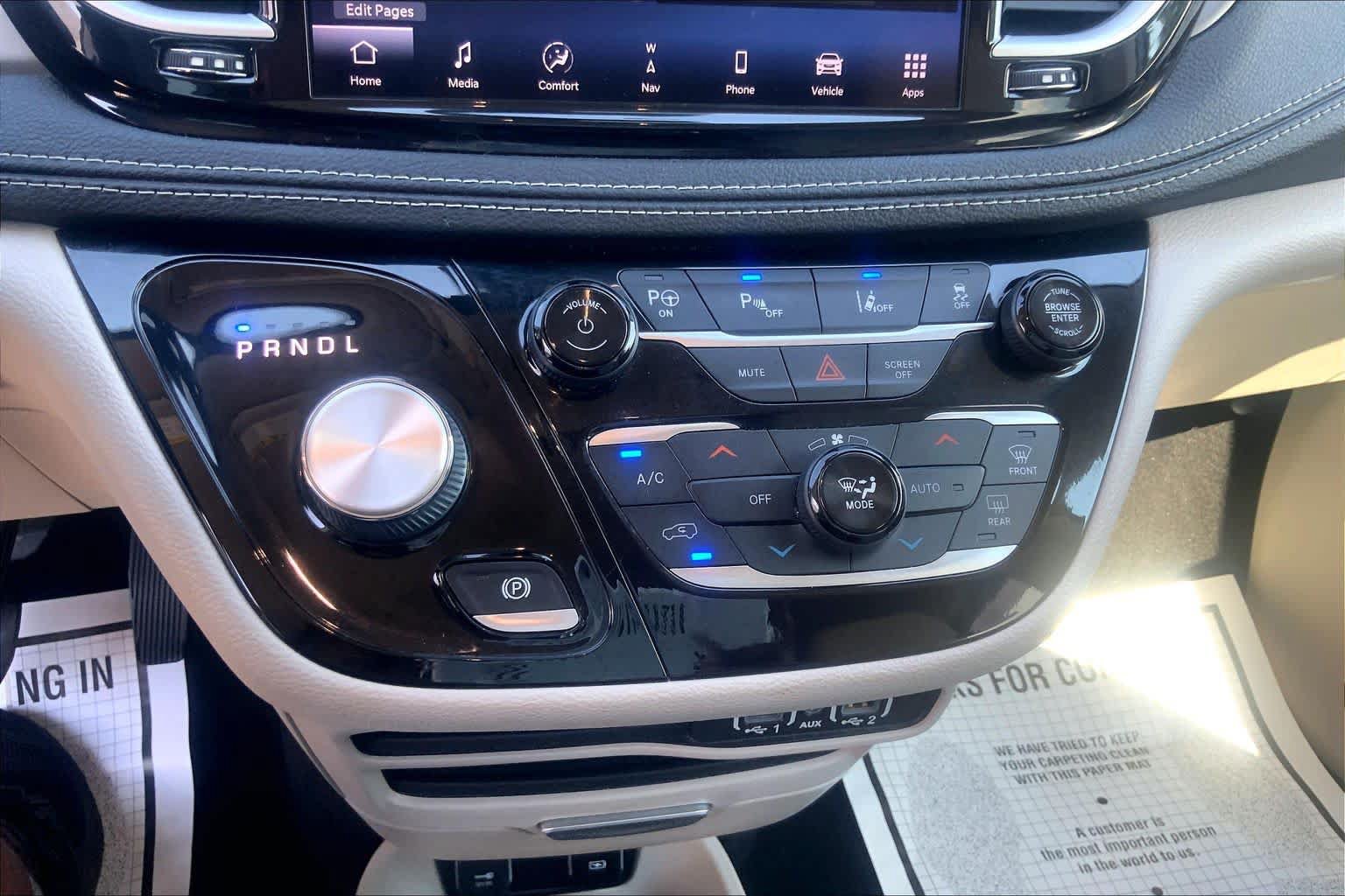 Used 2021 Chrysler Pacifica Touring-L FWD image 31