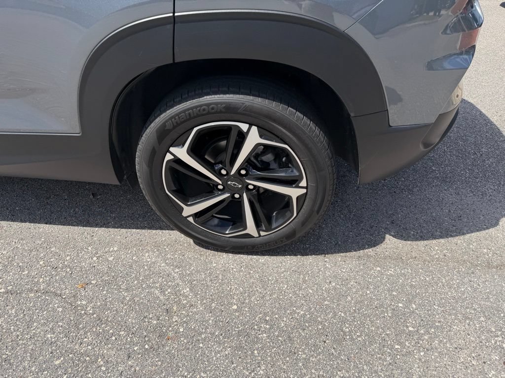 Used 2021 Chevrolet TrailBlazer RS w/ Technology Package FWD image 9