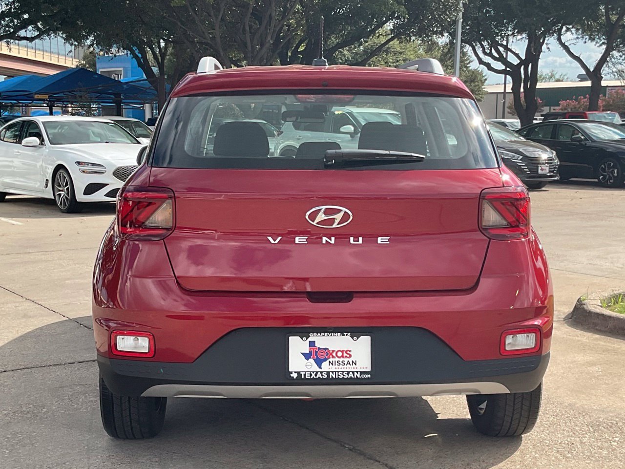 Used 2025 Hyundai Venue SEL FWD image 4