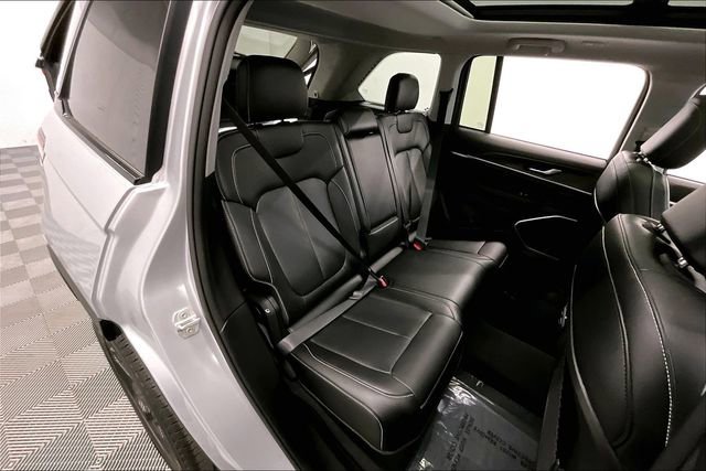 Used 2024 Jeep Grand Cherokee Limited w/ Black Appearance Package image 26