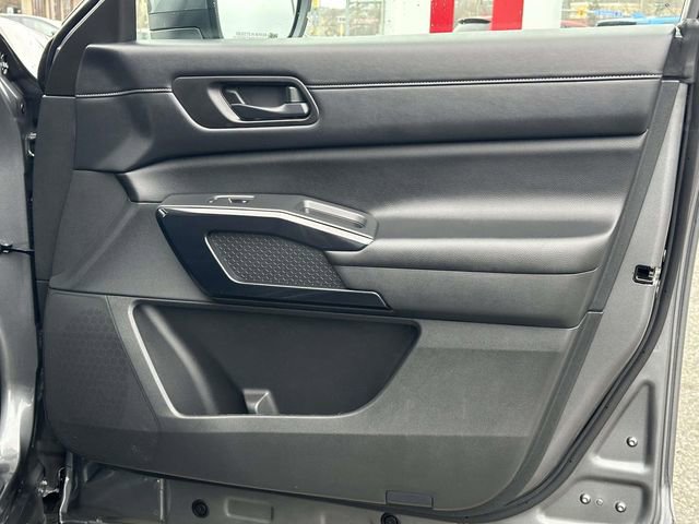 Used 2024 Nissan Pathfinder SV w/ Black Appearance Package image 9