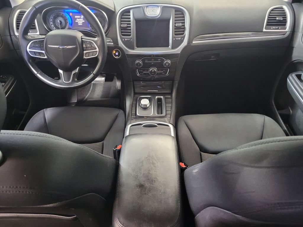 Used 2018 Chrysler 300 Touring RWD image 14