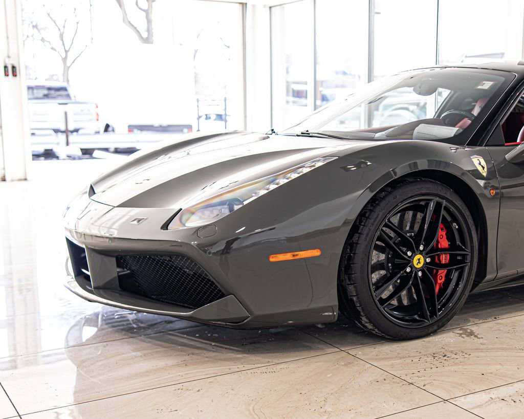 Used 2018 Ferrari 488 GTB RWD image 4