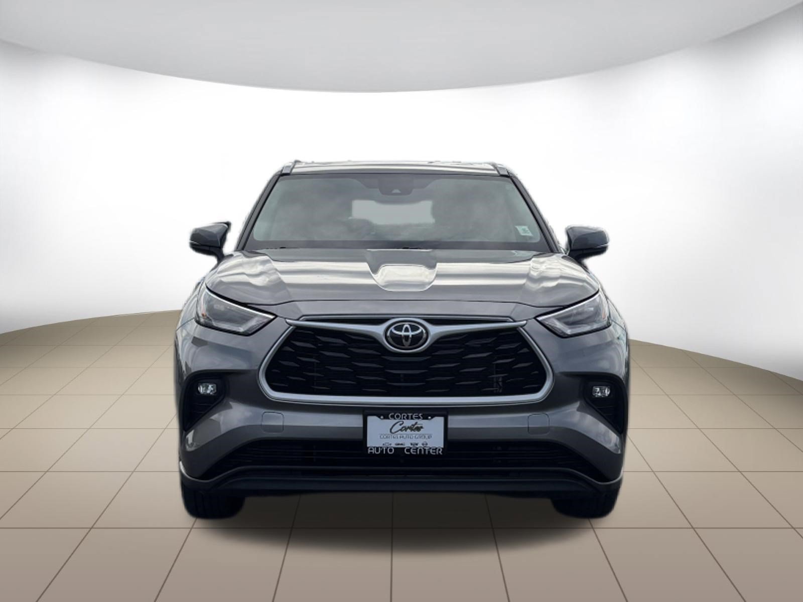 Used 2025 Toyota Highlander XLE AWD/4WD image 2