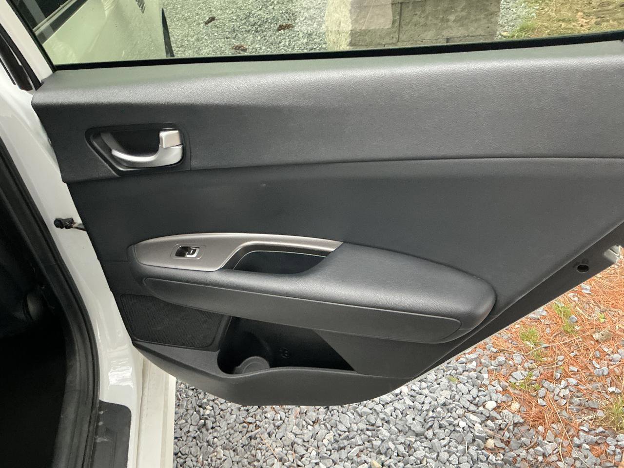 Used 2019 Kia Optima LX FWD image 16