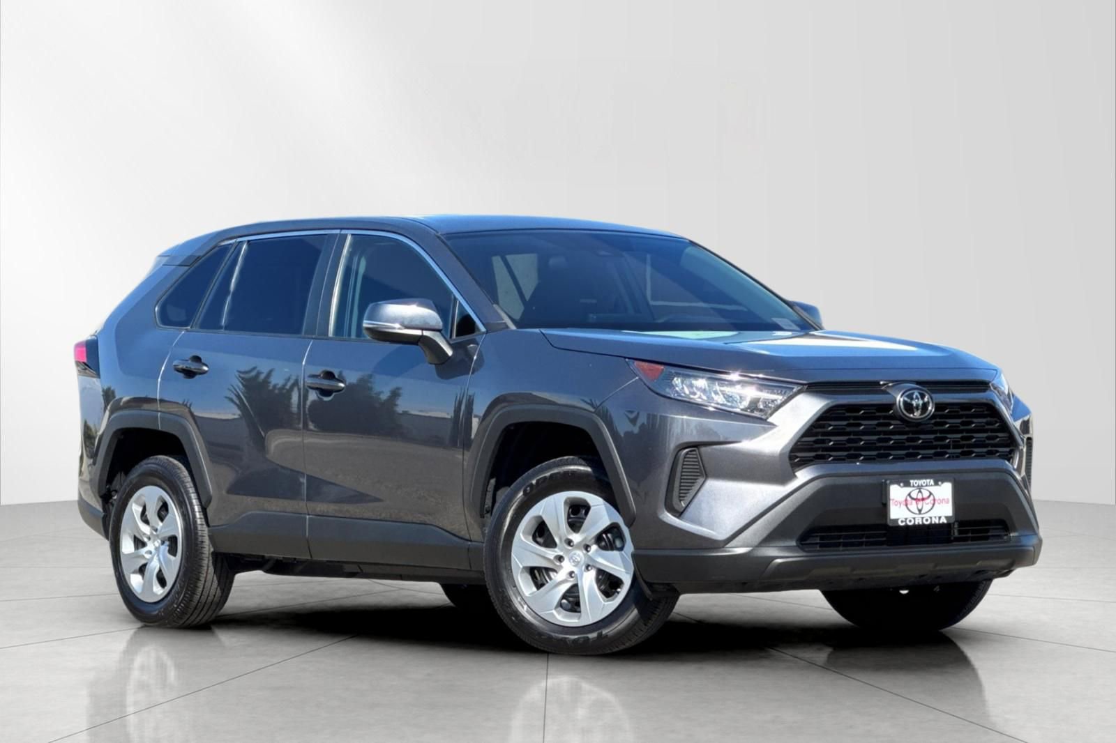 Used 2022 Toyota RAV4 LE image 1