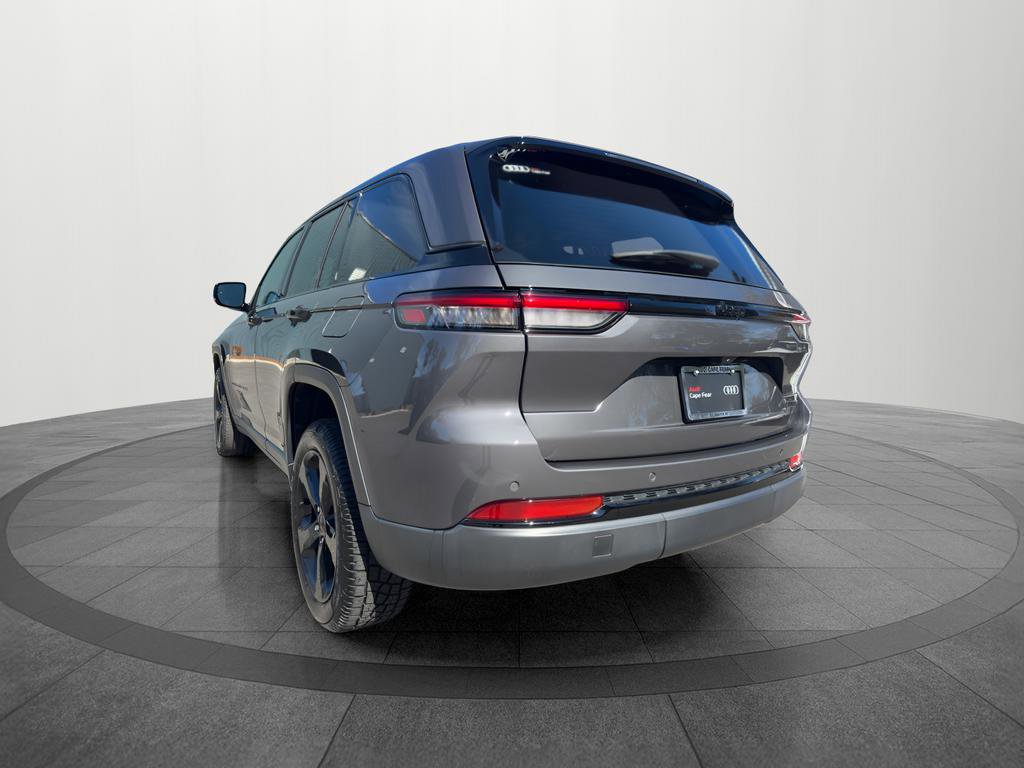 Used 2023 Jeep Grand Cherokee Limited w/ Black Appearance Package image 3