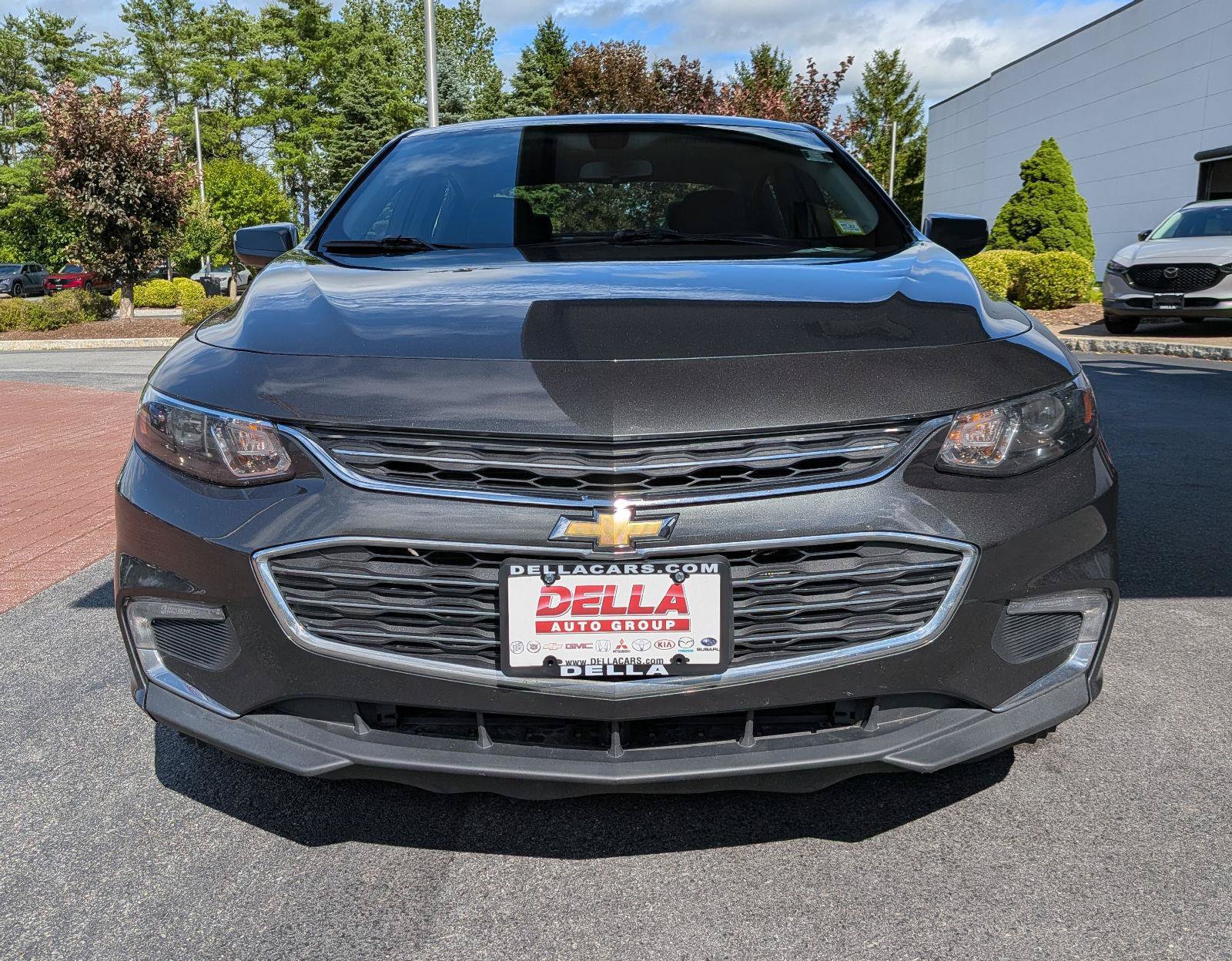Used 2018 Chevrolet Malibu LT FWD image 2