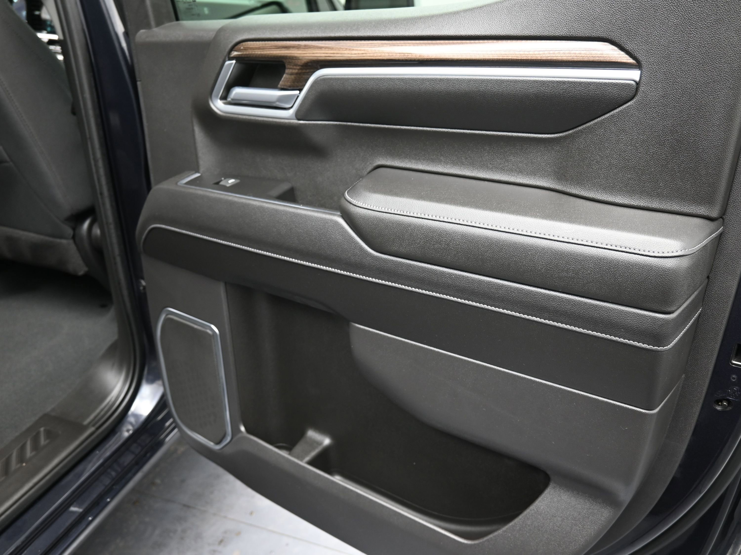 Used 2022 Chevrolet Silverado 1500 LT image 25