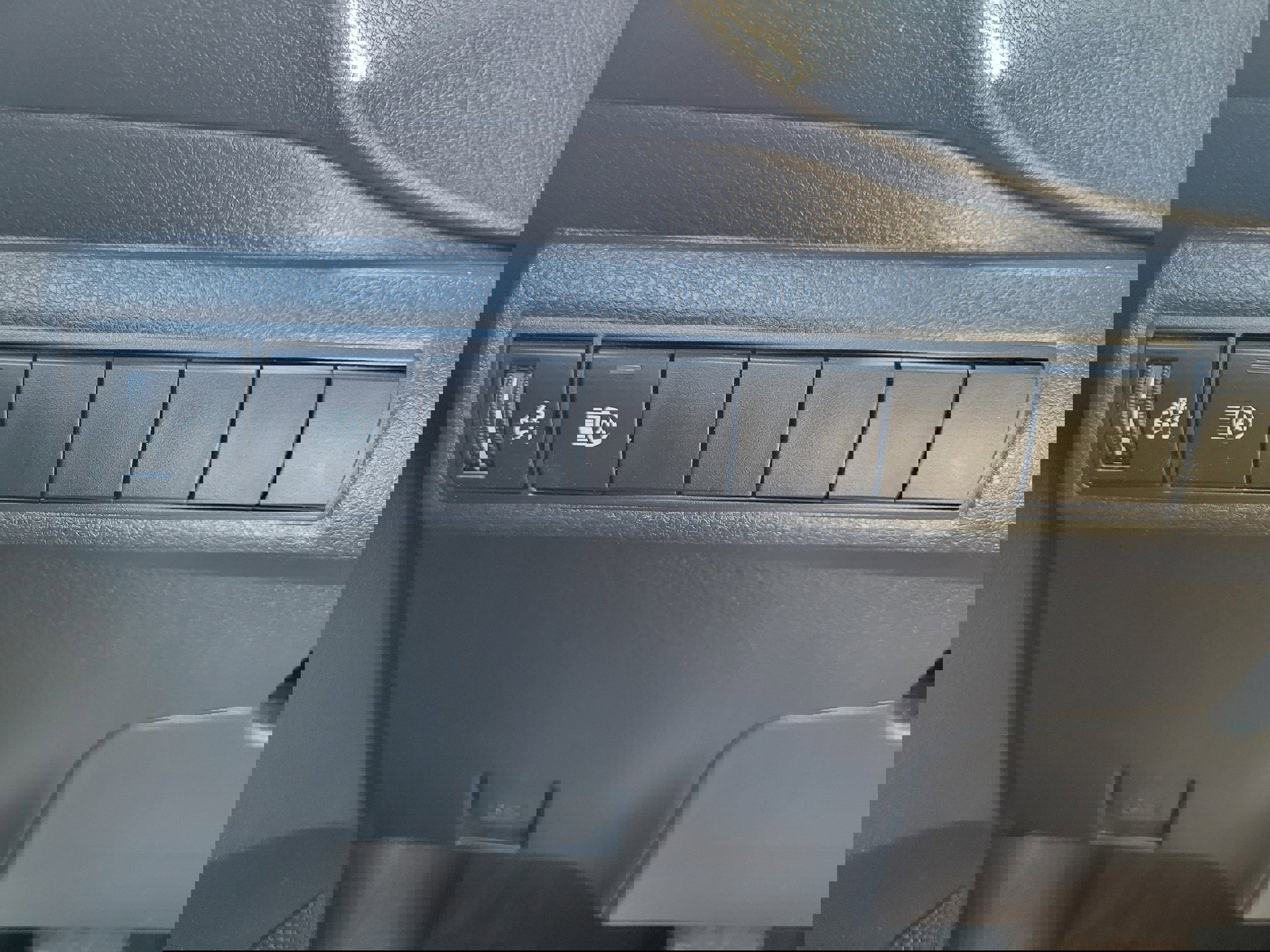 Used 2020 Toyota Corolla LE image 17