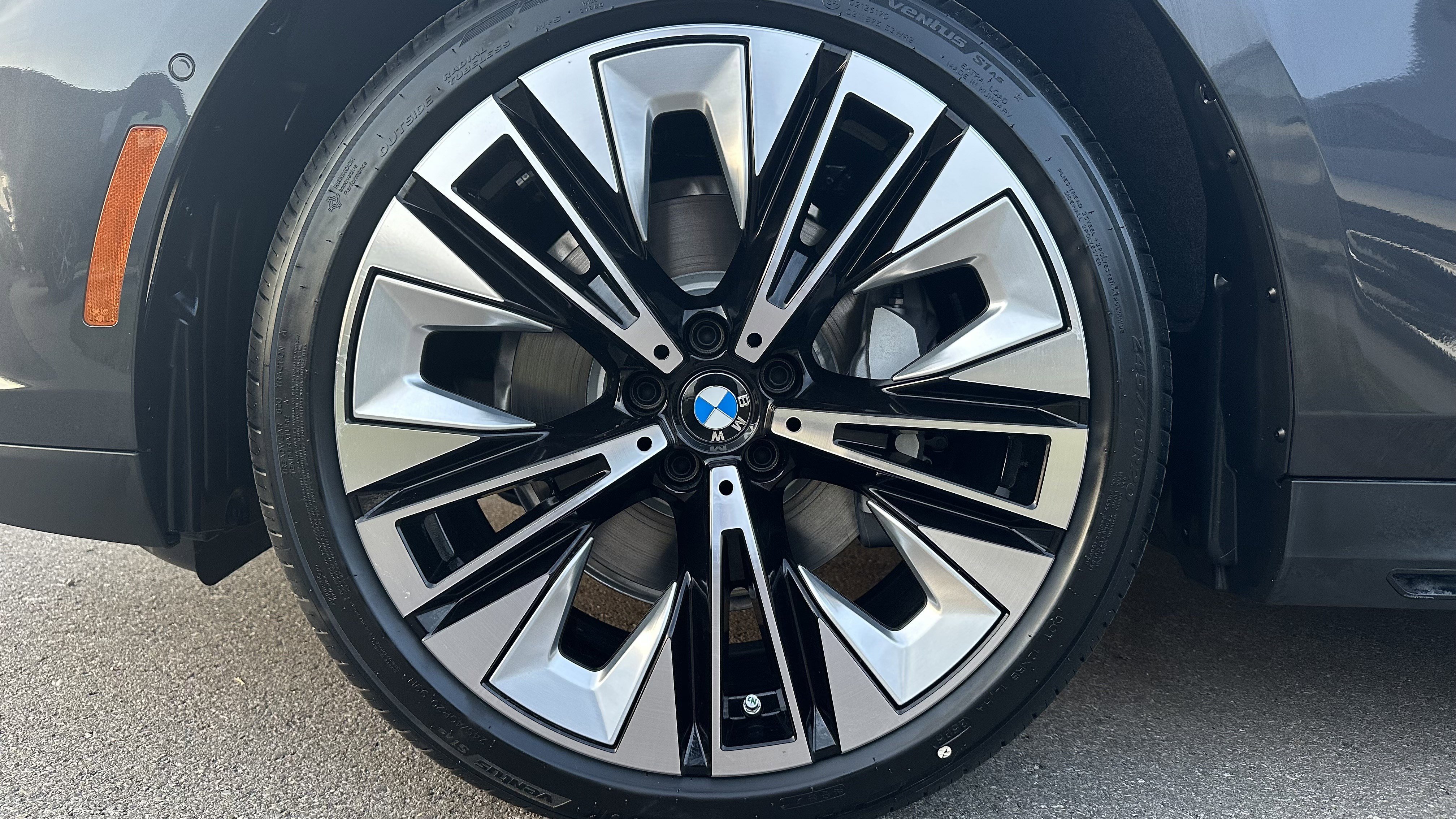 Used 2026 BMW 530i xDrive w/ Premium Package image 12